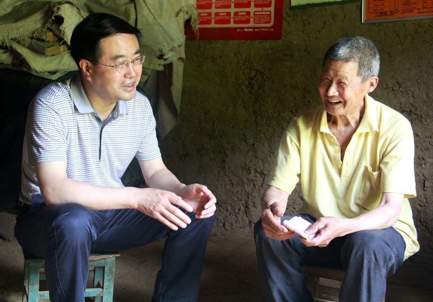 Ԭ������һ���߷�ο�������ϵ�Ա